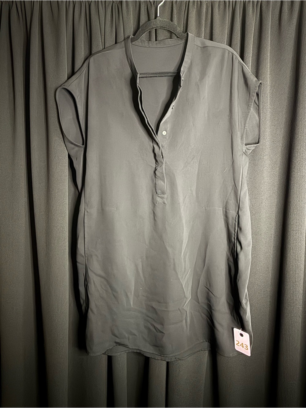 Sleeveless V-Neck Tunic Blouse - Black
